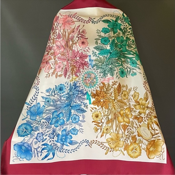 100% authentic Gucci scarf - Picture 2 of 12